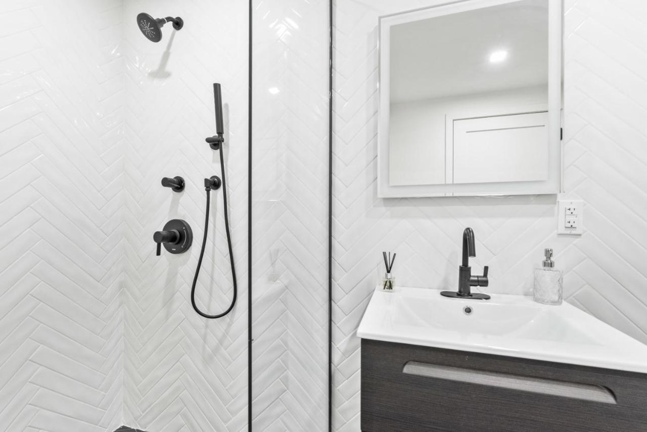 Luxe Studio Ste In Upper East Side With Charming Juliet Balcony Holiday home *