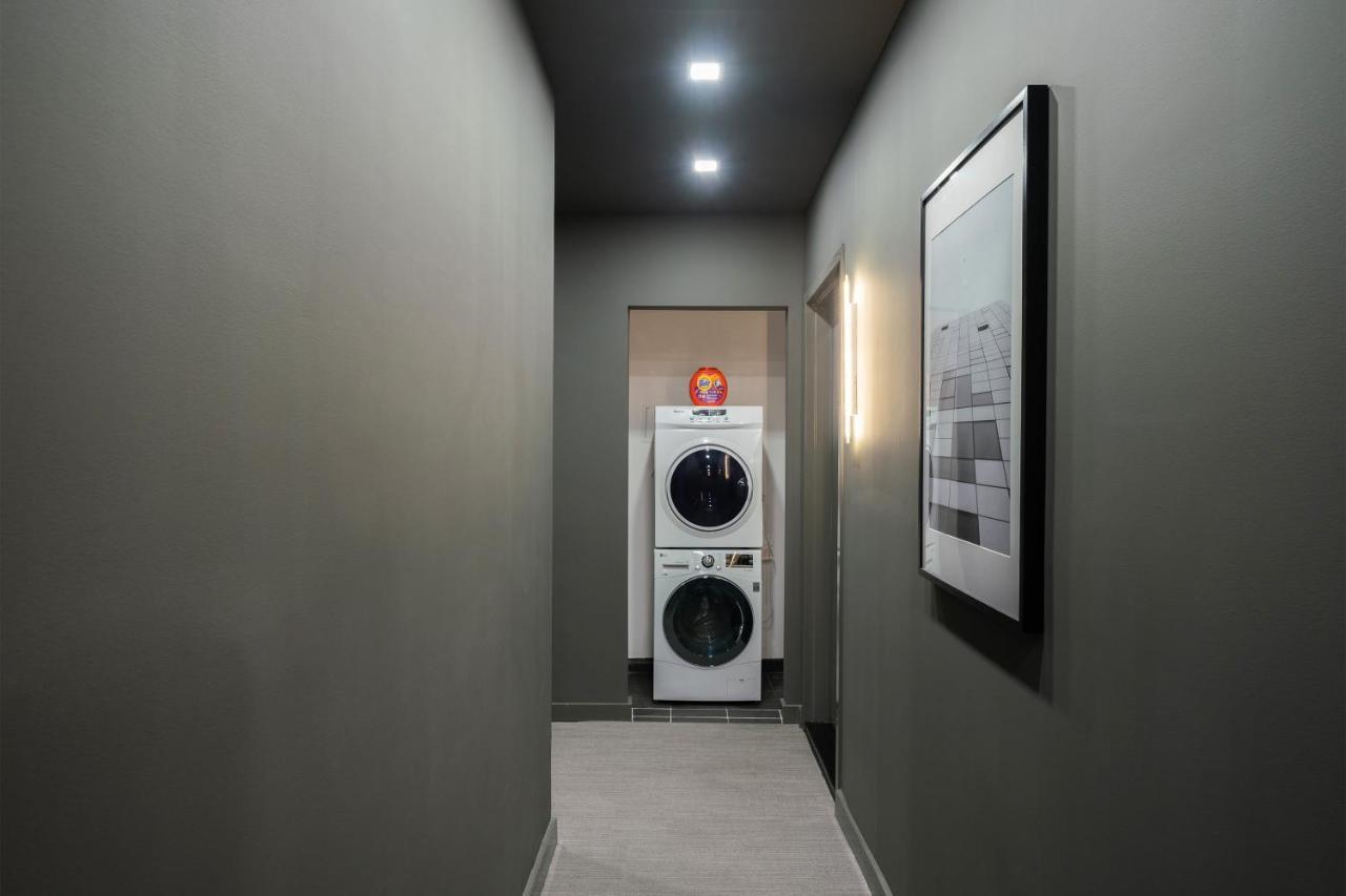 Luxe Studio Ste In Upper East Side With Charming Juliet Balcony Holiday home New York