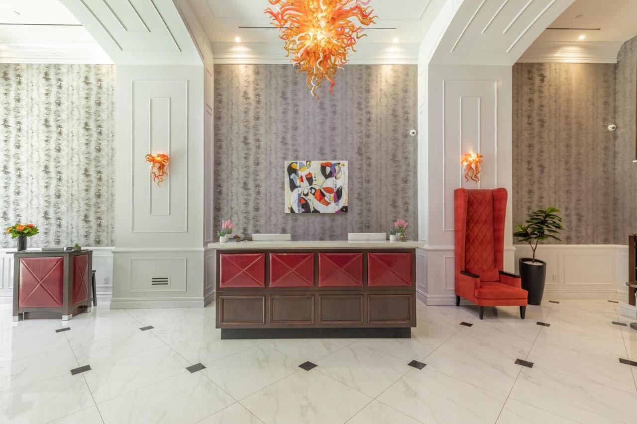 Broadway Plaza 4*