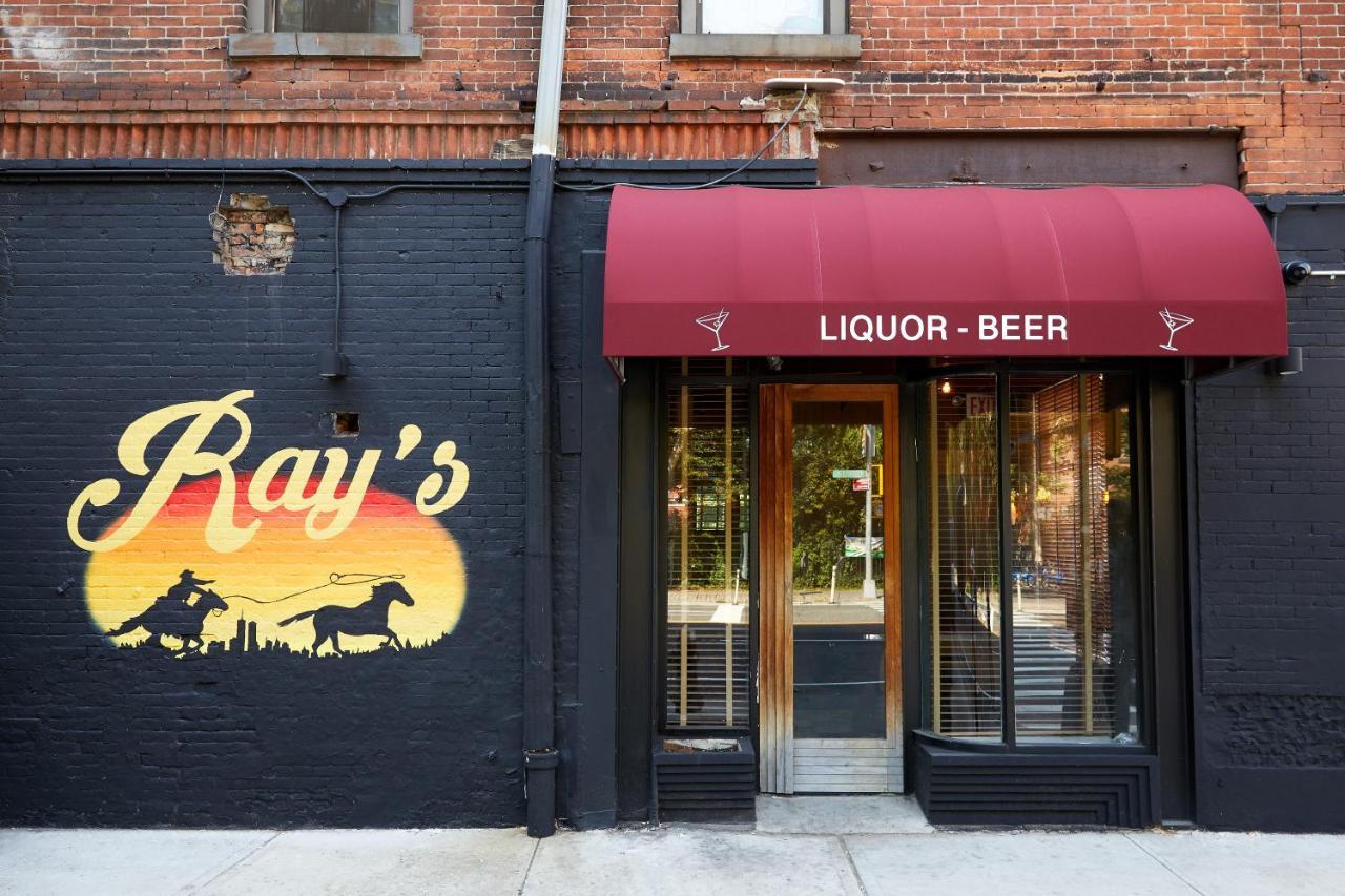 Sunlit Three-bedroom In The Vibrant Soho Neighborhood