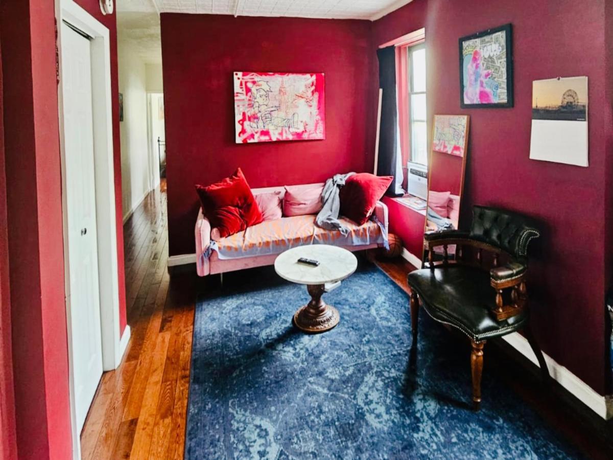 Apartment Sunlit Three-bedroom In The Vibrant Soho Neighborhood