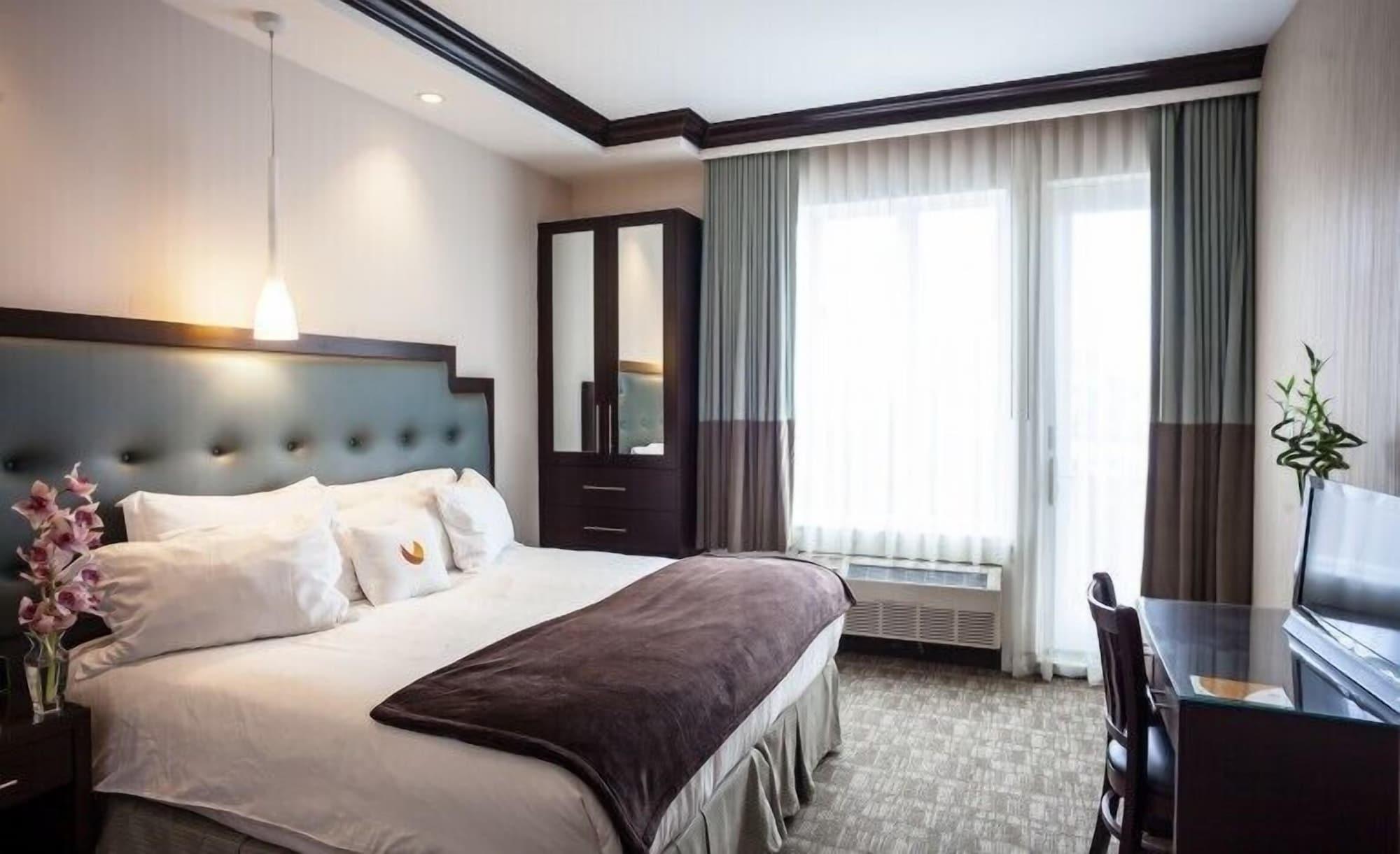 Aura Hotel Brooklyn 4*