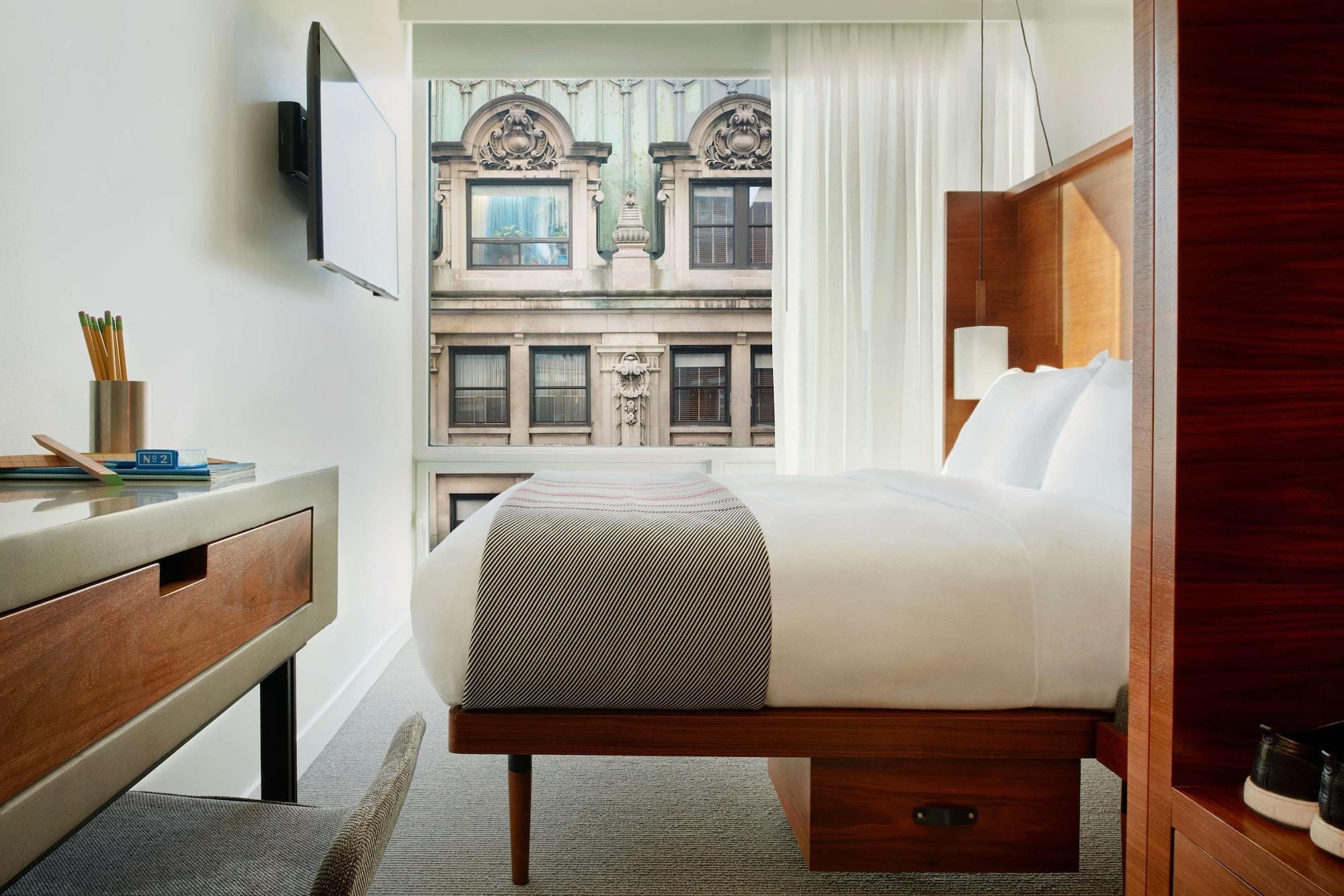 Arlo Nomad 4* New York