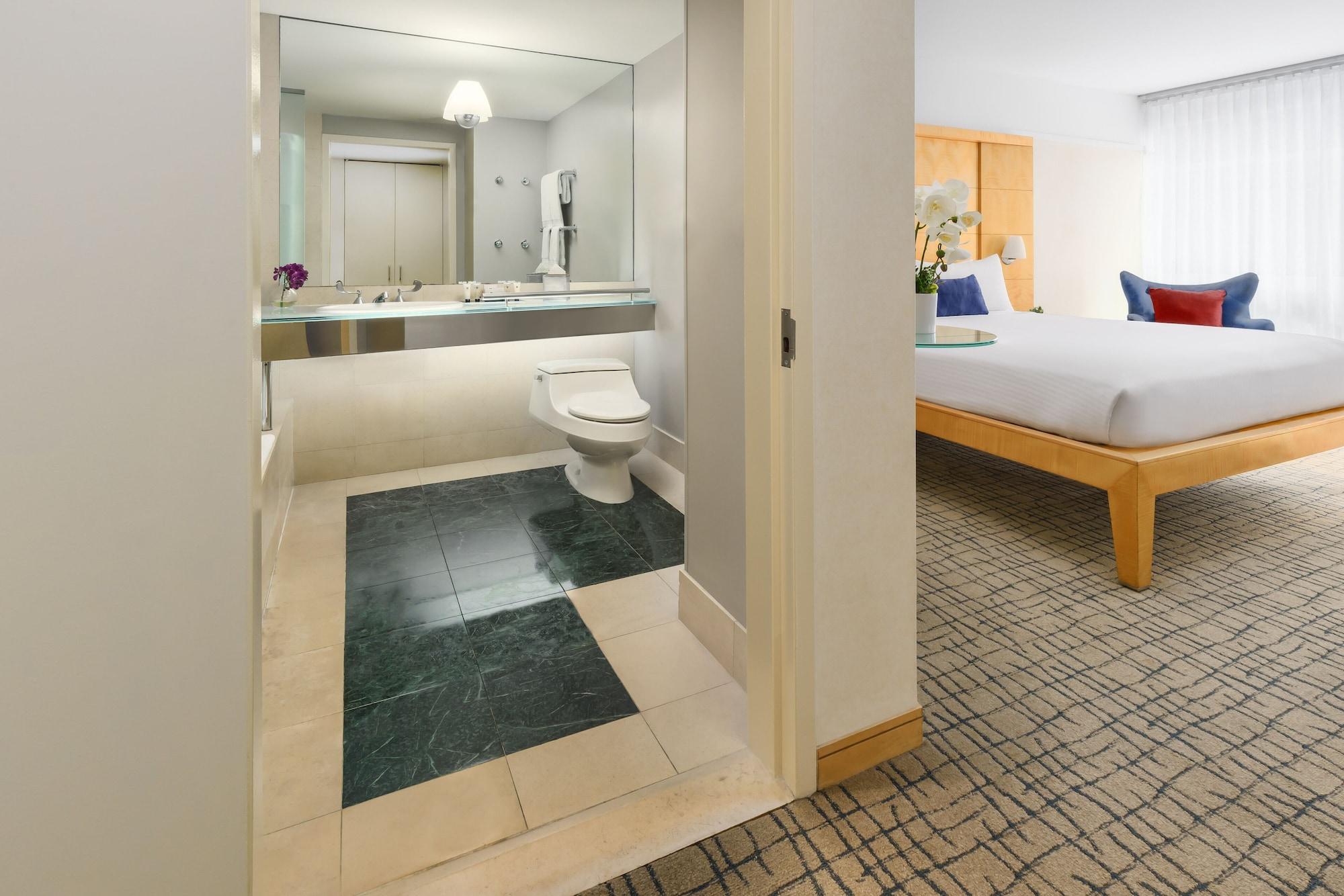 Millennium Premier Times Square Hotel 4*