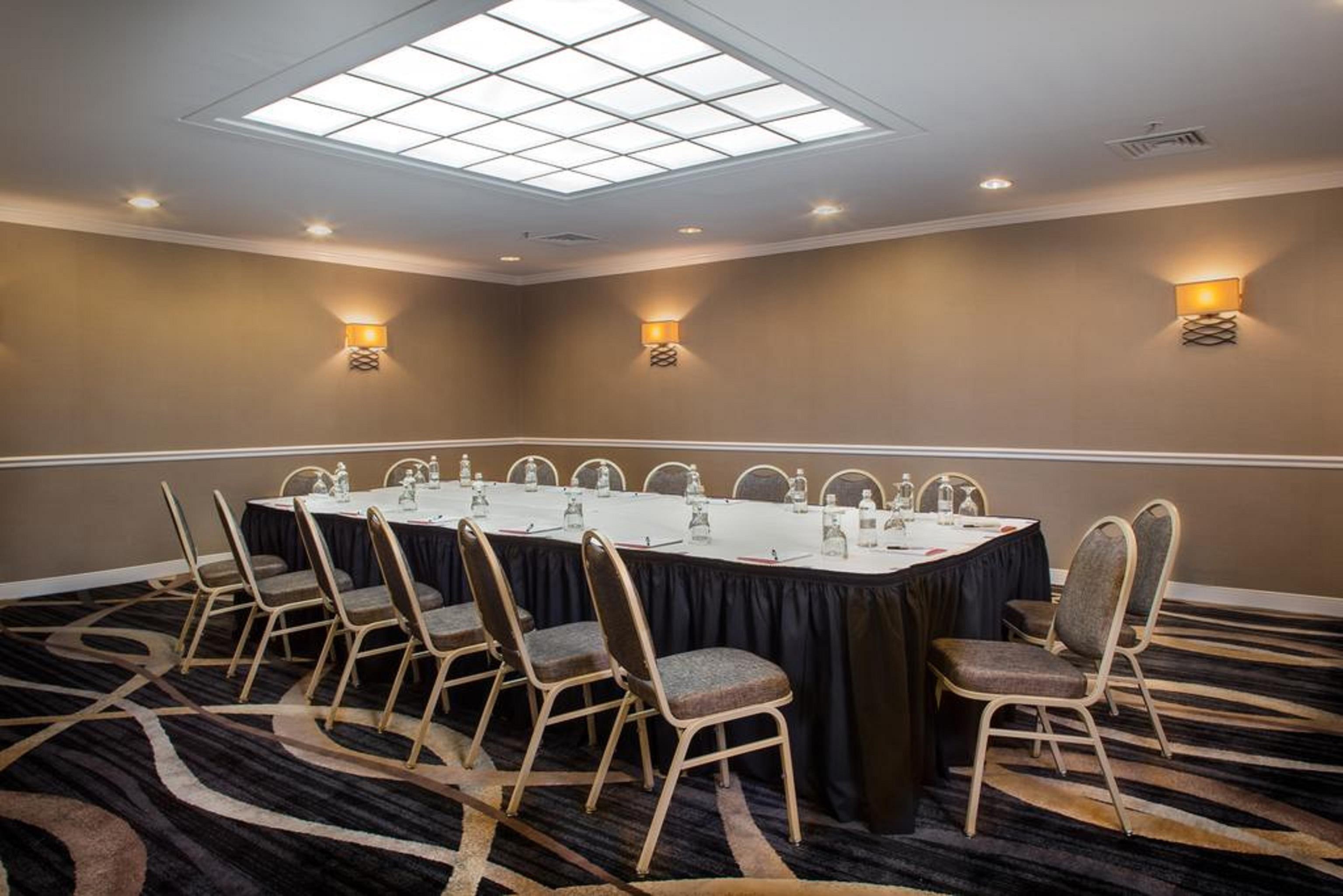 Laguardia Plaza Hotel
