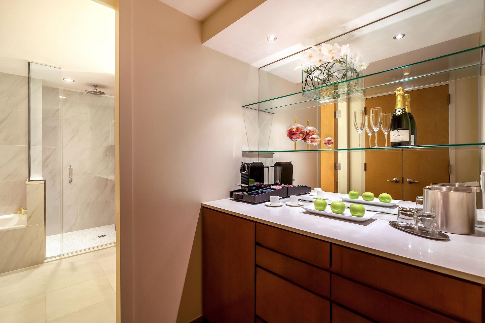 Concorde Hotel 4*