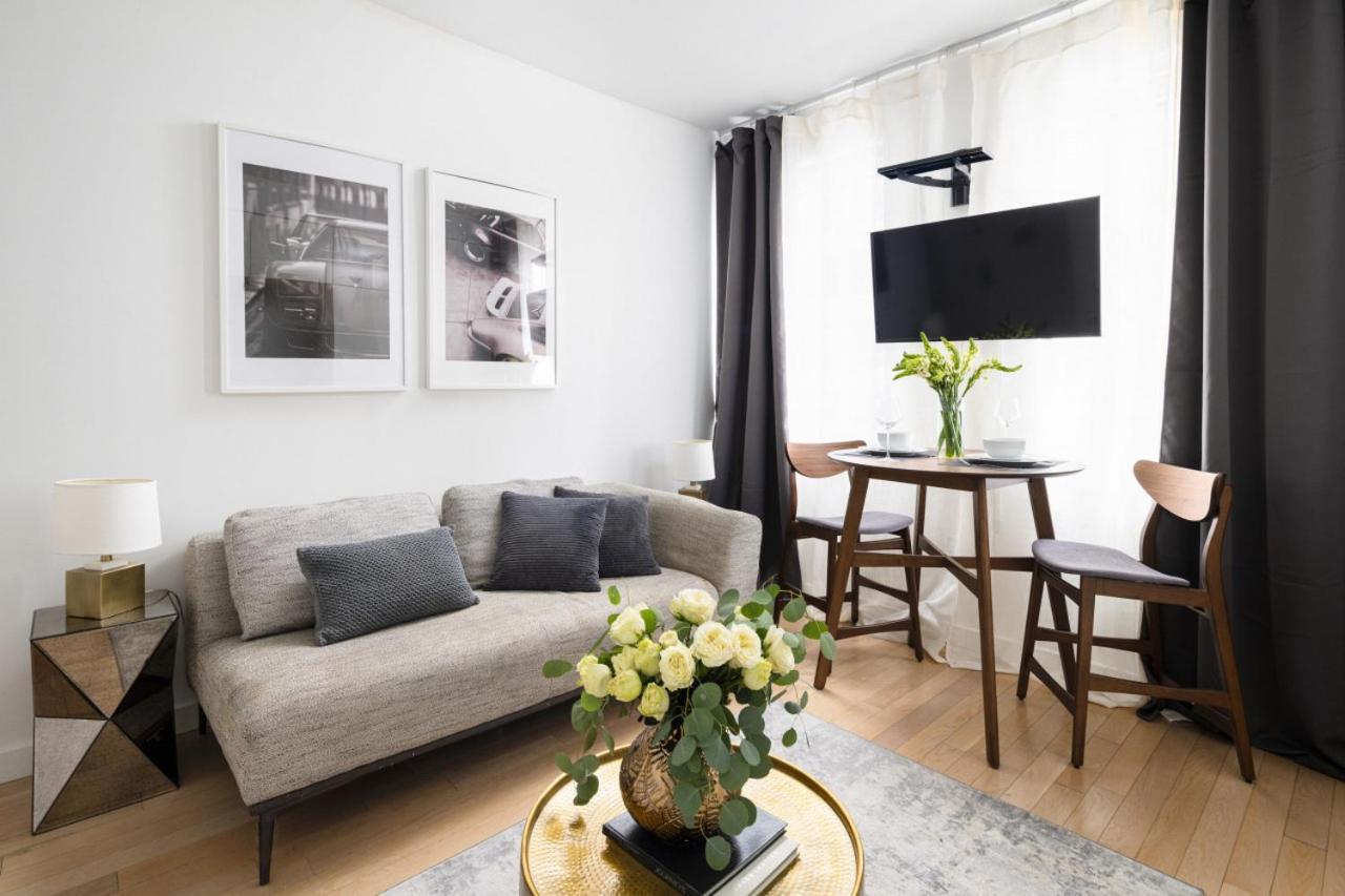 Beautiful 2bd With A Gym Near Times Square Apartment New York