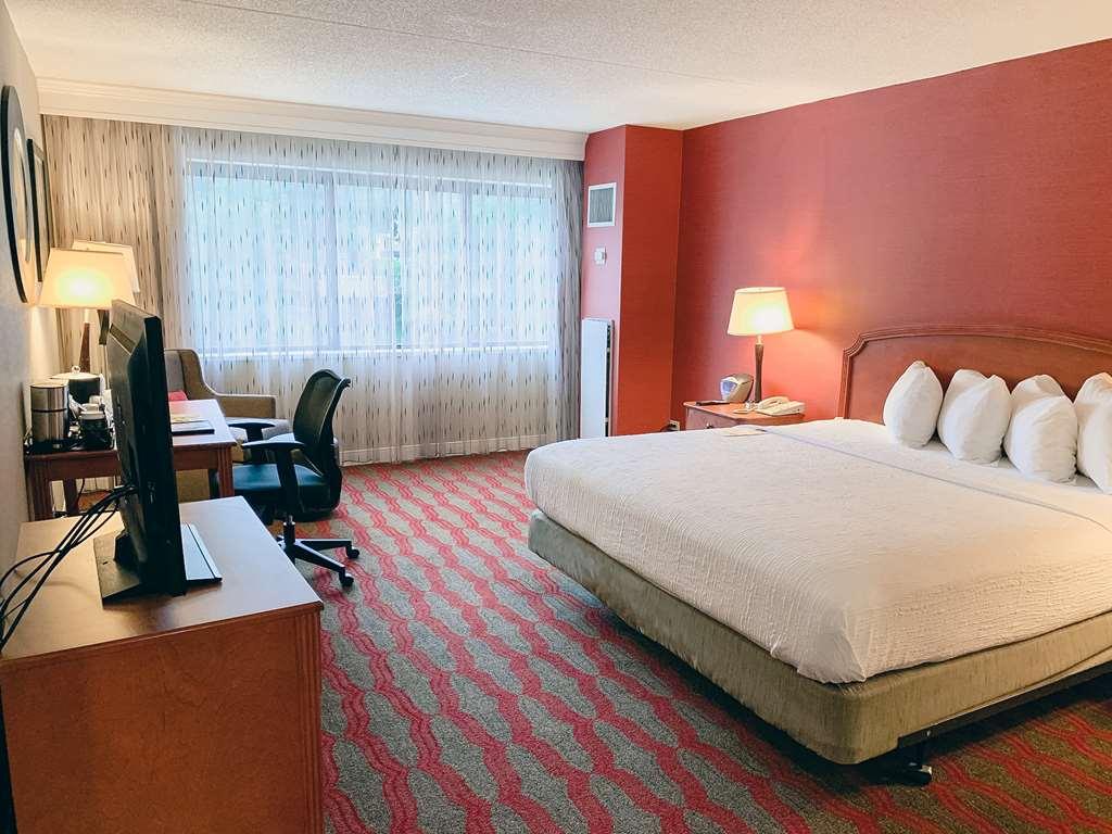Laguardia Plaza Hotel