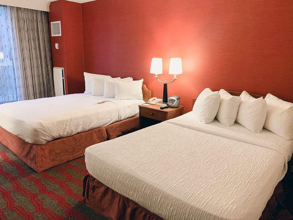Hotel Laguardia Plaza 3*