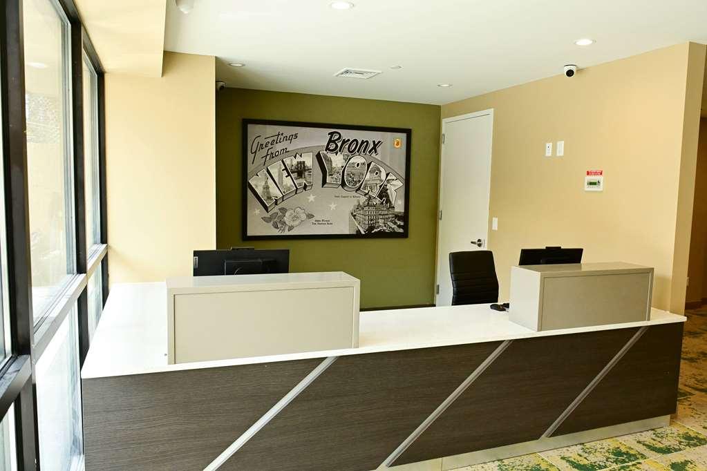 Super 8 By Wyndham Bronx Near Botanical Garden New York