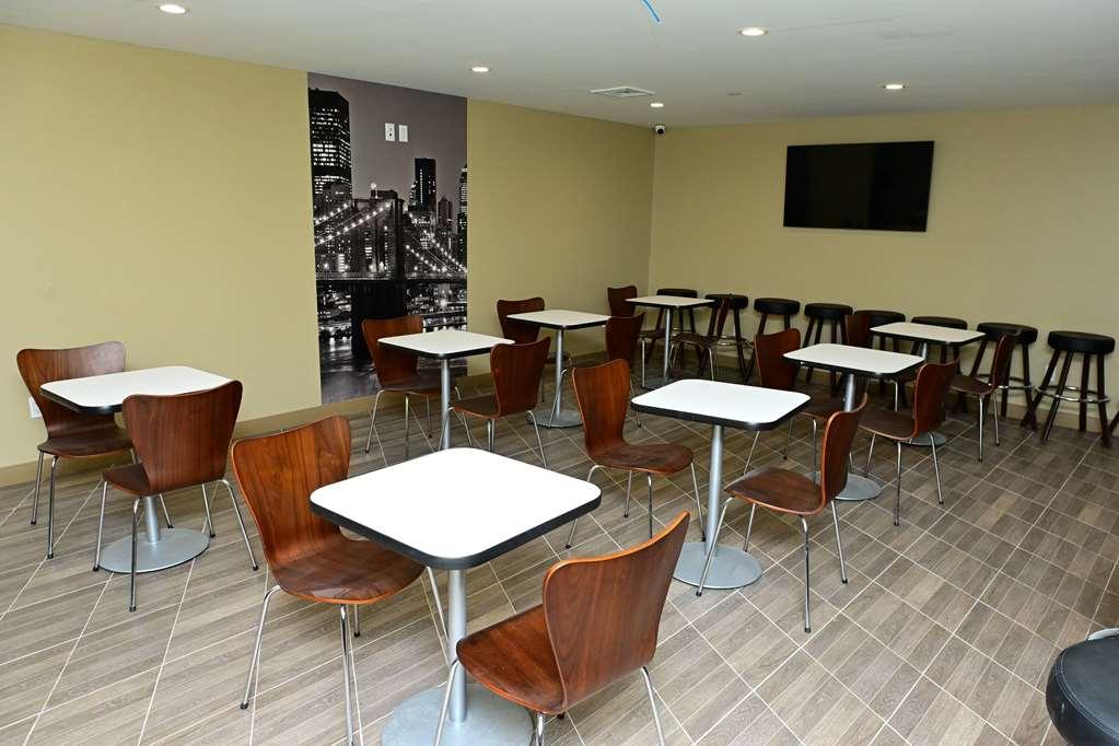 Super 8 By Wyndham Bronx Near Botanical Garden
