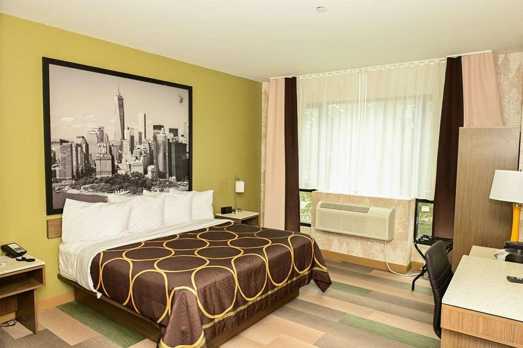 Hotel Super 8 By Wyndham Bronx Near Botanical Garden