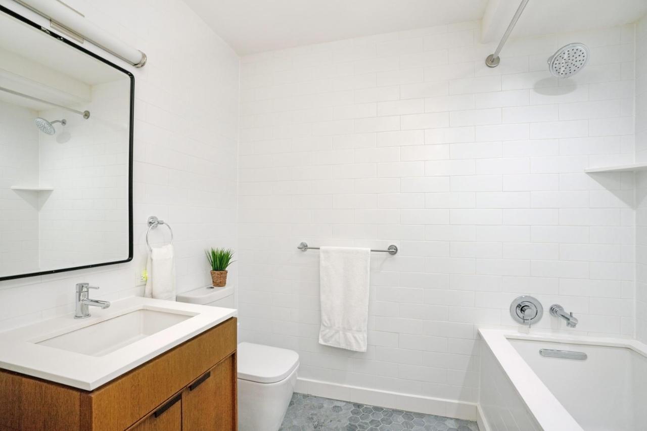 Apartment Midtown East 2 Bedroom *