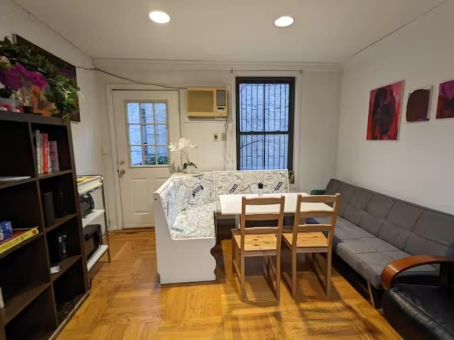Comfy At Great Townhouse In Williamsburg Homestay