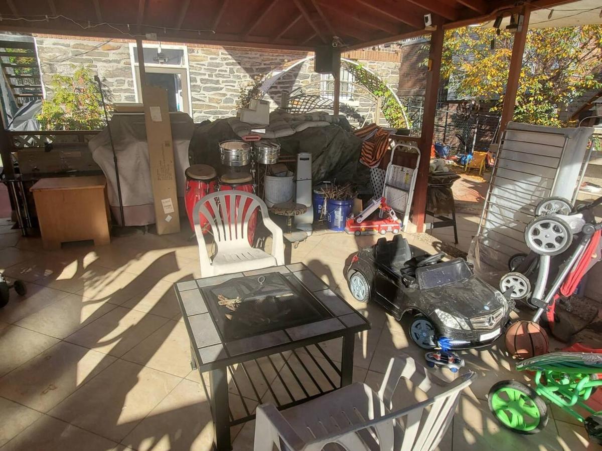 Lovely 2 Bedroom With 2 Entrance And Parking