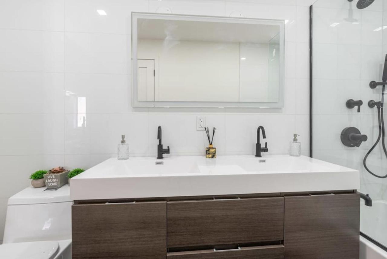 Apartment 3br Penthouse With Massive Private Rooftop *