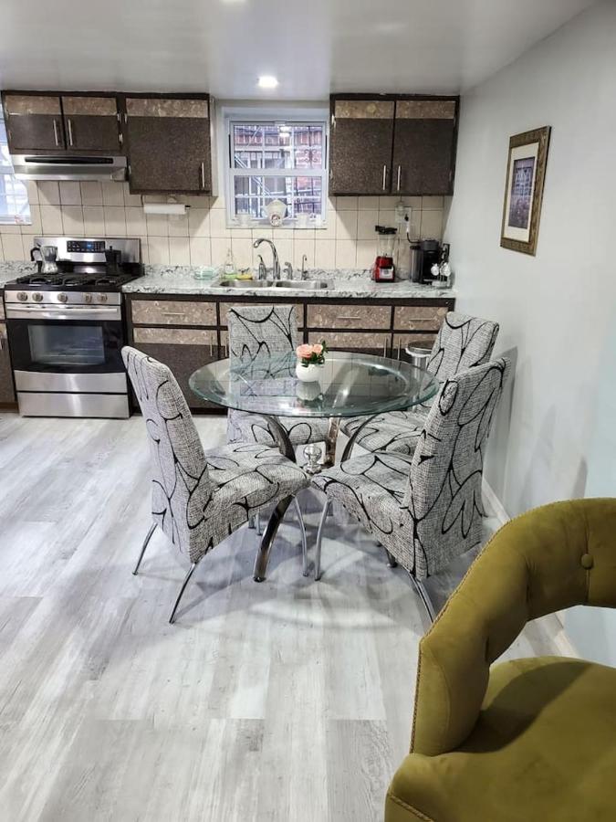 Lovely 2 Bedroom With 2 Entrance And Parking Apartment