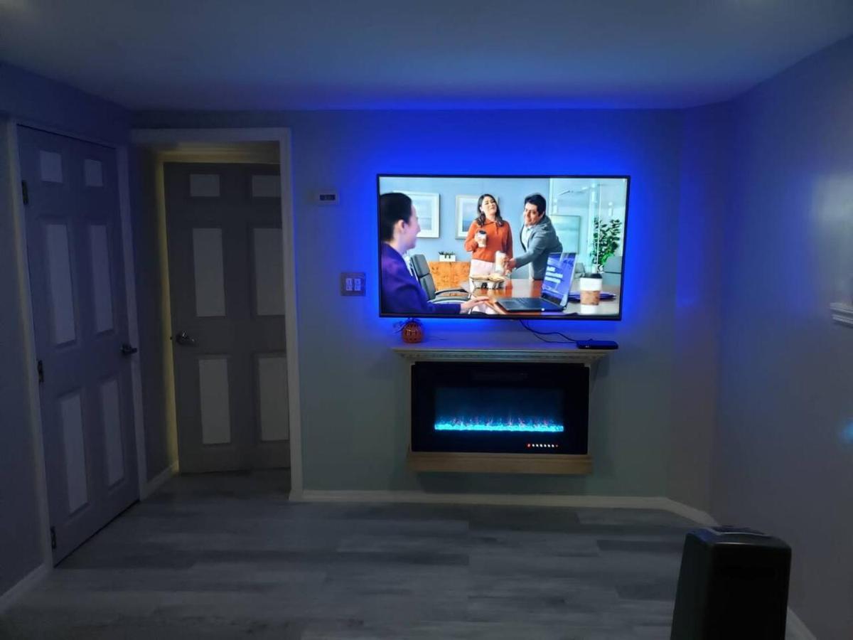Lovely 2 Bedroom With 2 Entrance And Parking *