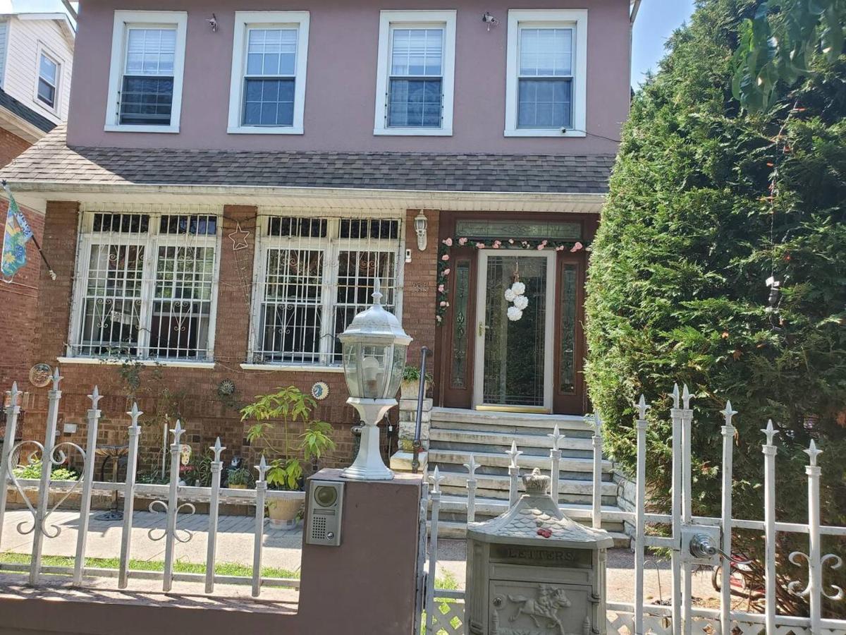 Lovely 2 Bedroom With 2 Entrance And Parking