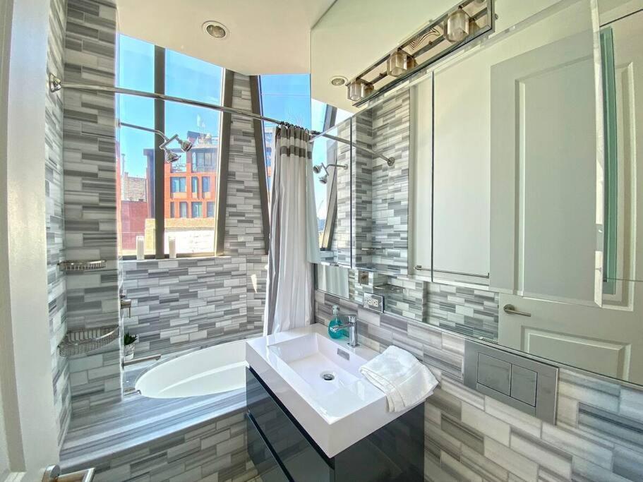 Apartment Gorgeous Three Bedroom West Village Townhouse