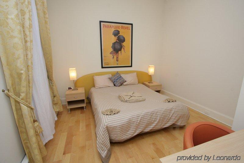 Royal Park Hostel *
