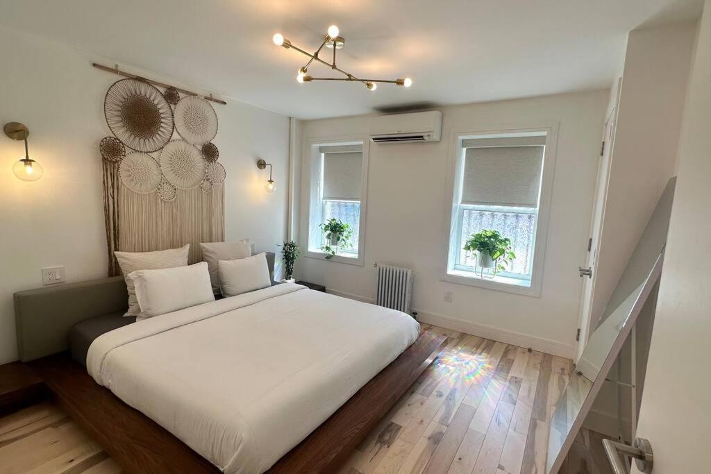 Apartment Bright, Airy, Luxe Hideaway”w” Private Backyard *