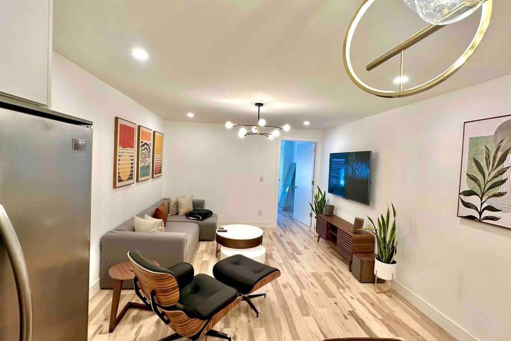 Bright, Airy, Luxe Hideaway”w” Private Backyard Apartment