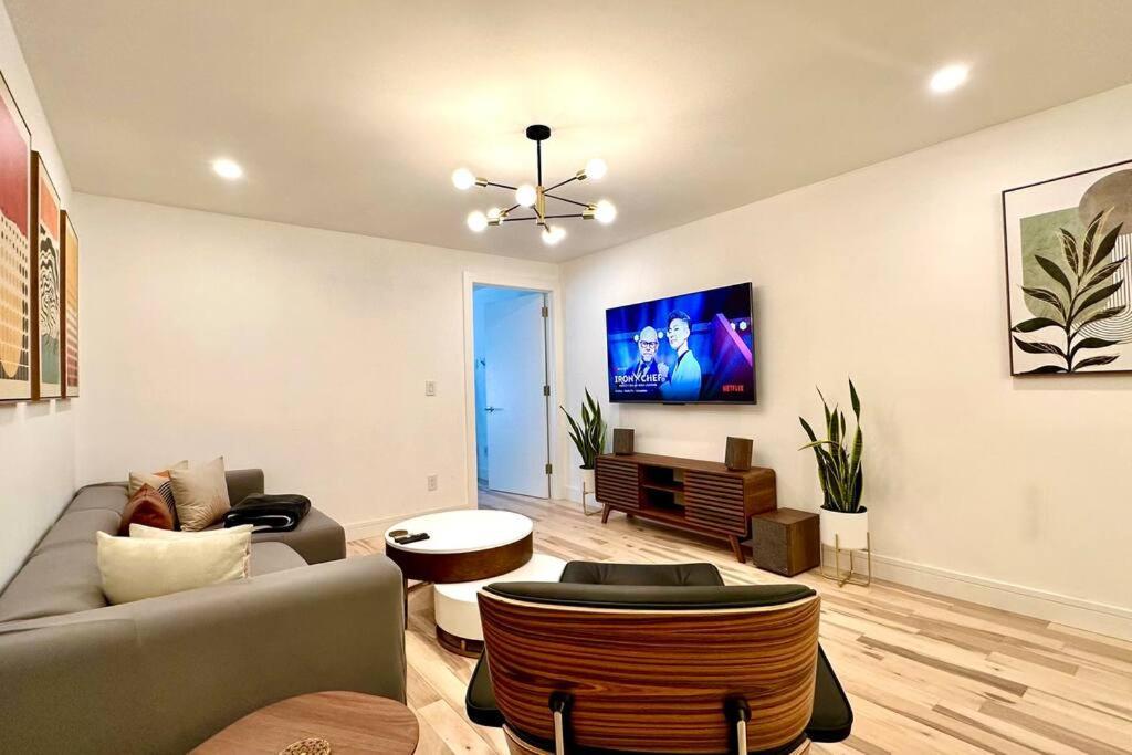 Bright, Airy, Luxe Hideaway”w” Private Backyard * New York