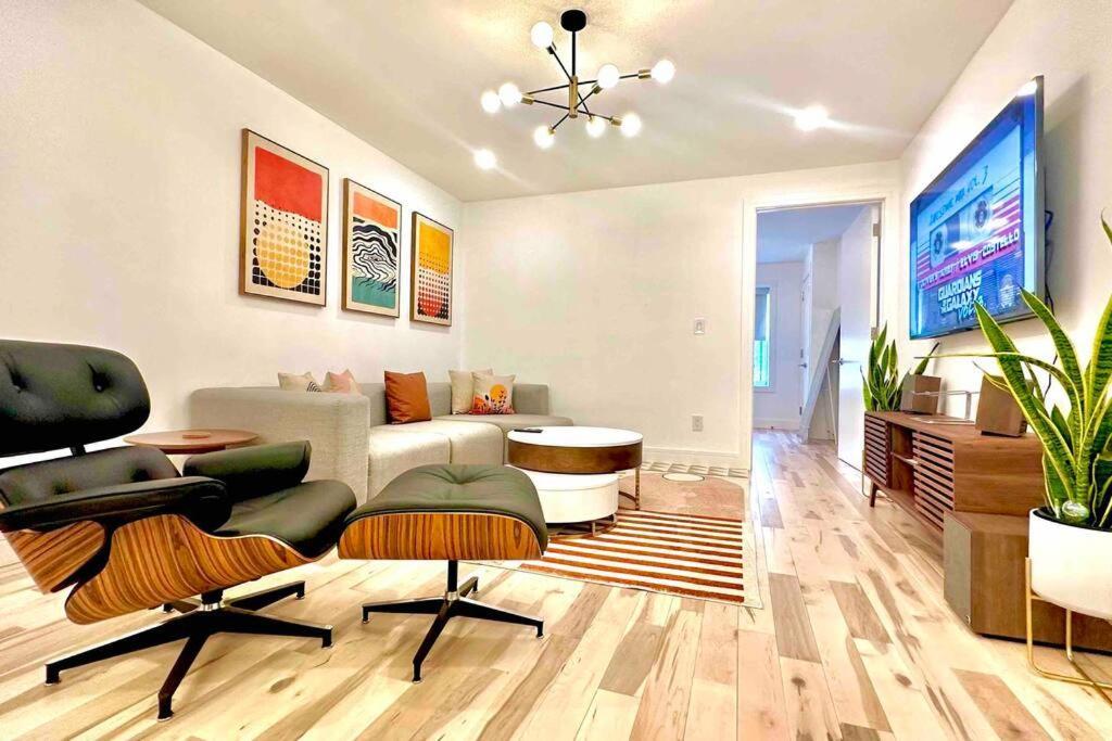 Bright, Airy, Luxe Hideaway”w” Private Backyard * New York