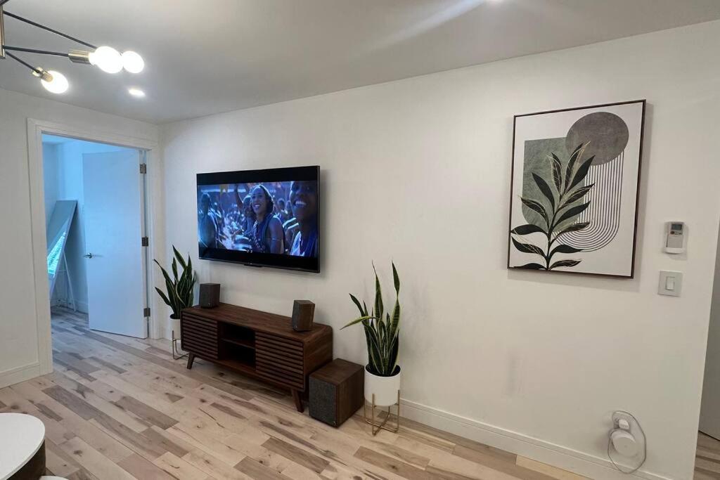 Bright, Airy, Luxe Hideaway”w” Private Backyard * New York