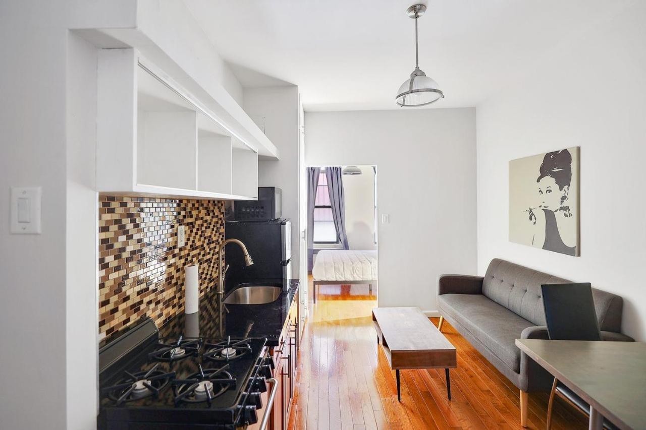799: Hells Kitchen Apartment New York