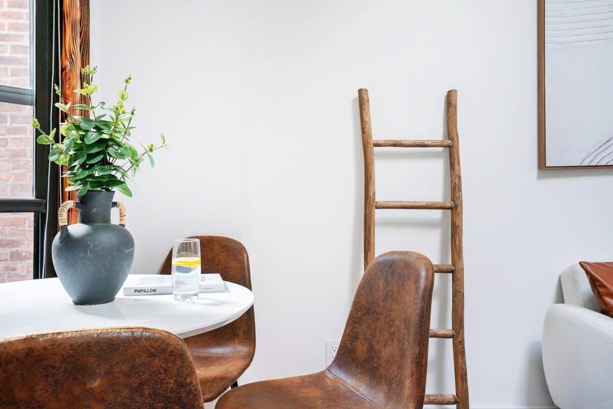 48-5rw 1br In Midtown West W D * New York