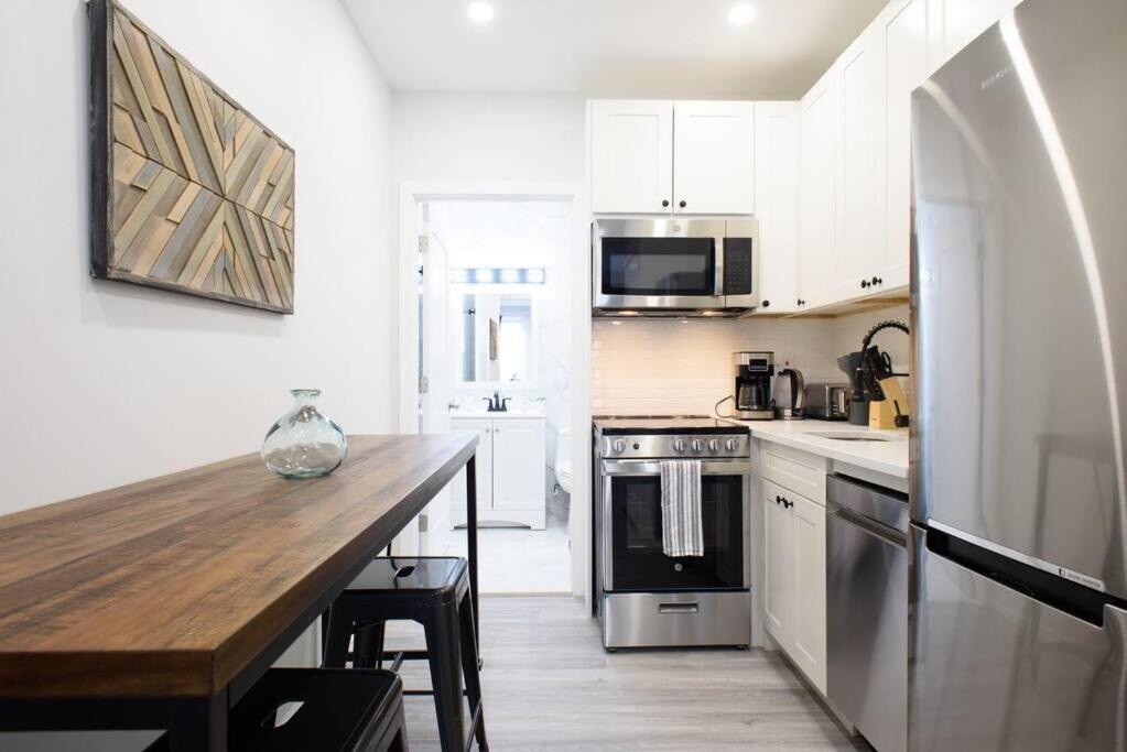 240-15 Luxury Prime Location W&d
