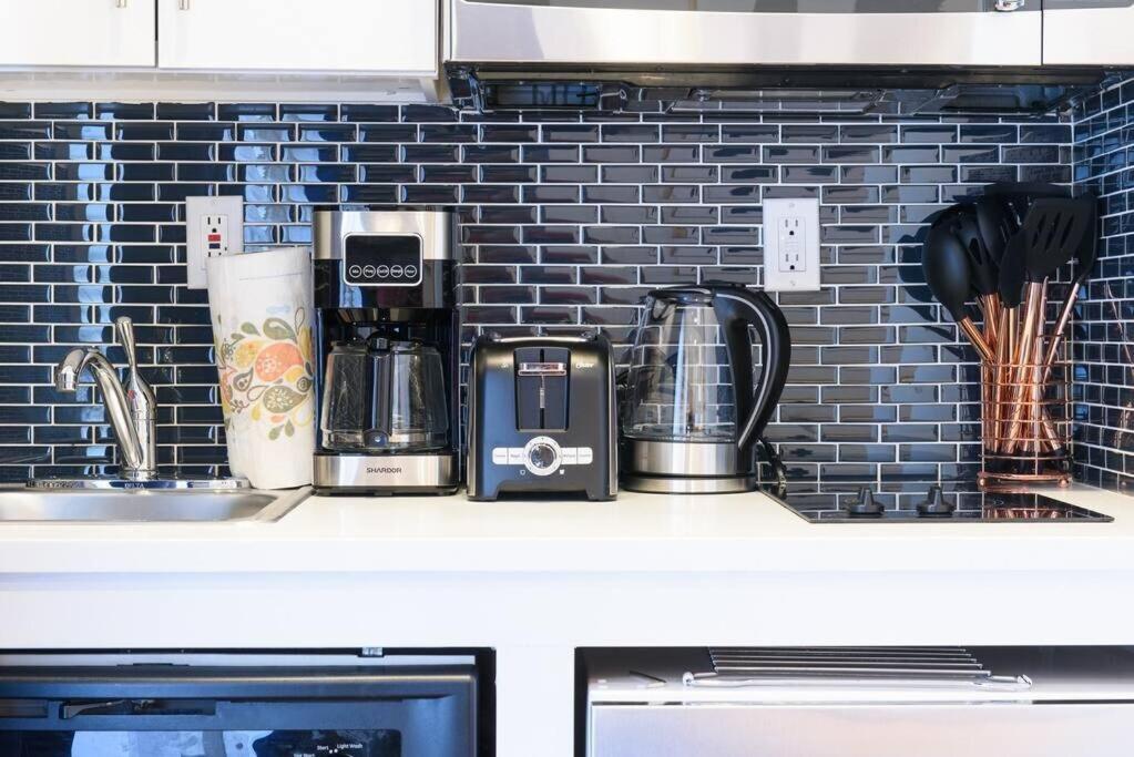 69-4a Quality New Prime Lower East East 1br *