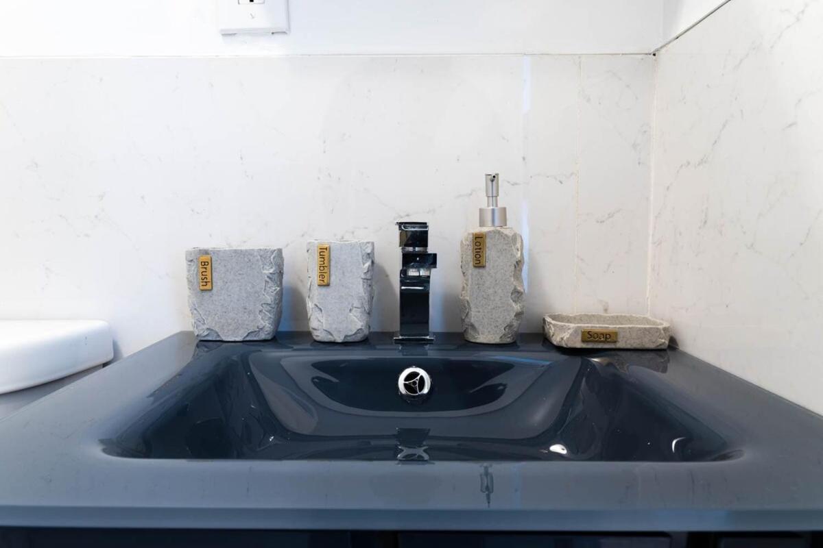 26-4a New Prime 20's W D Shared Courtyard Apartment *