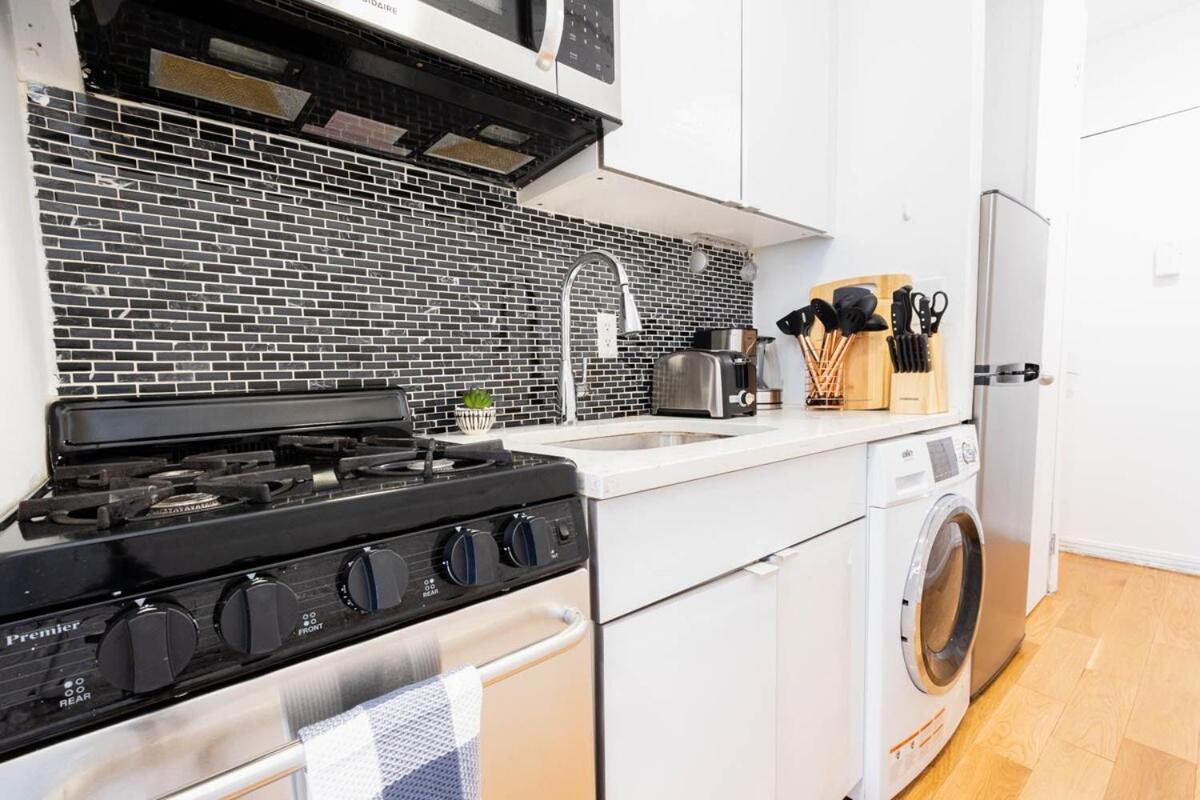 26-4a New Prime 20's W D Shared Courtyard