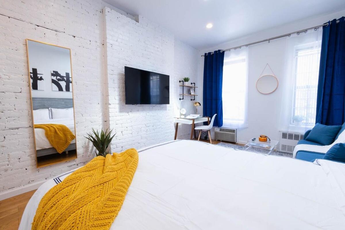26-4a New Prime 20's W D Shared Courtyard New York