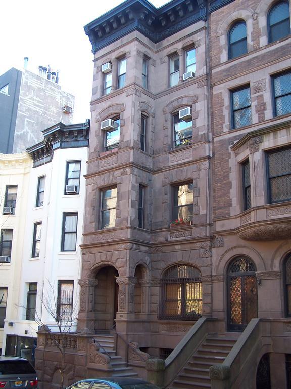 Brownstone Bed And No Breakfast *