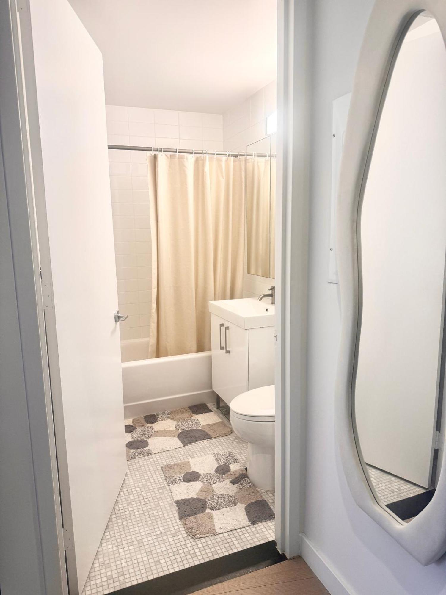 Exquisite Urban Oasis: Luxury 1 Bedroom Retreat In Downtown Manhattan New York
