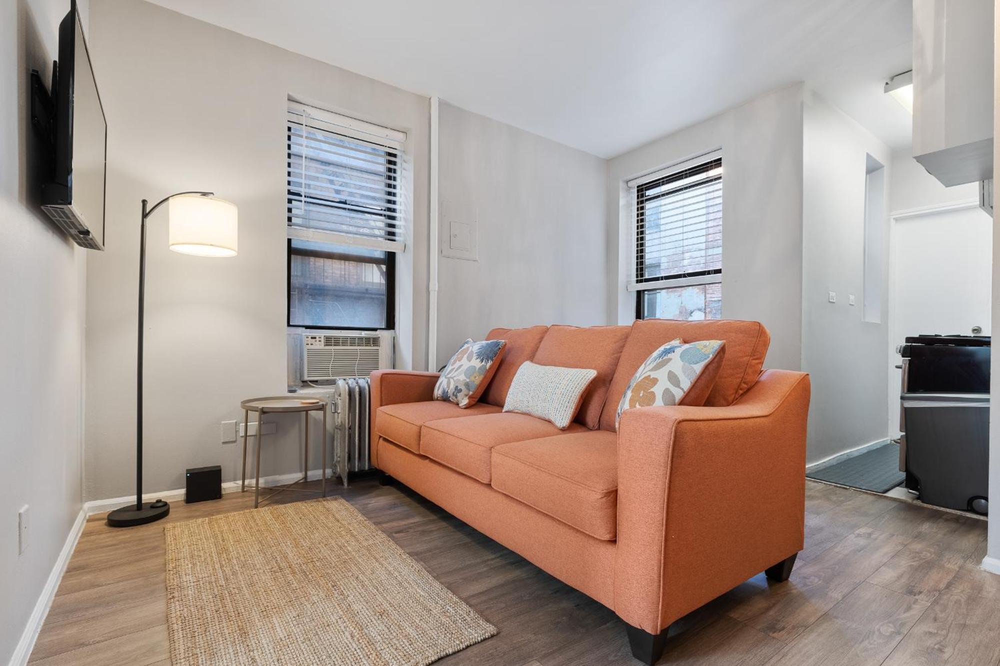 Centrally Located Manhattan ,times Square/hell's Kitchen Apartment *