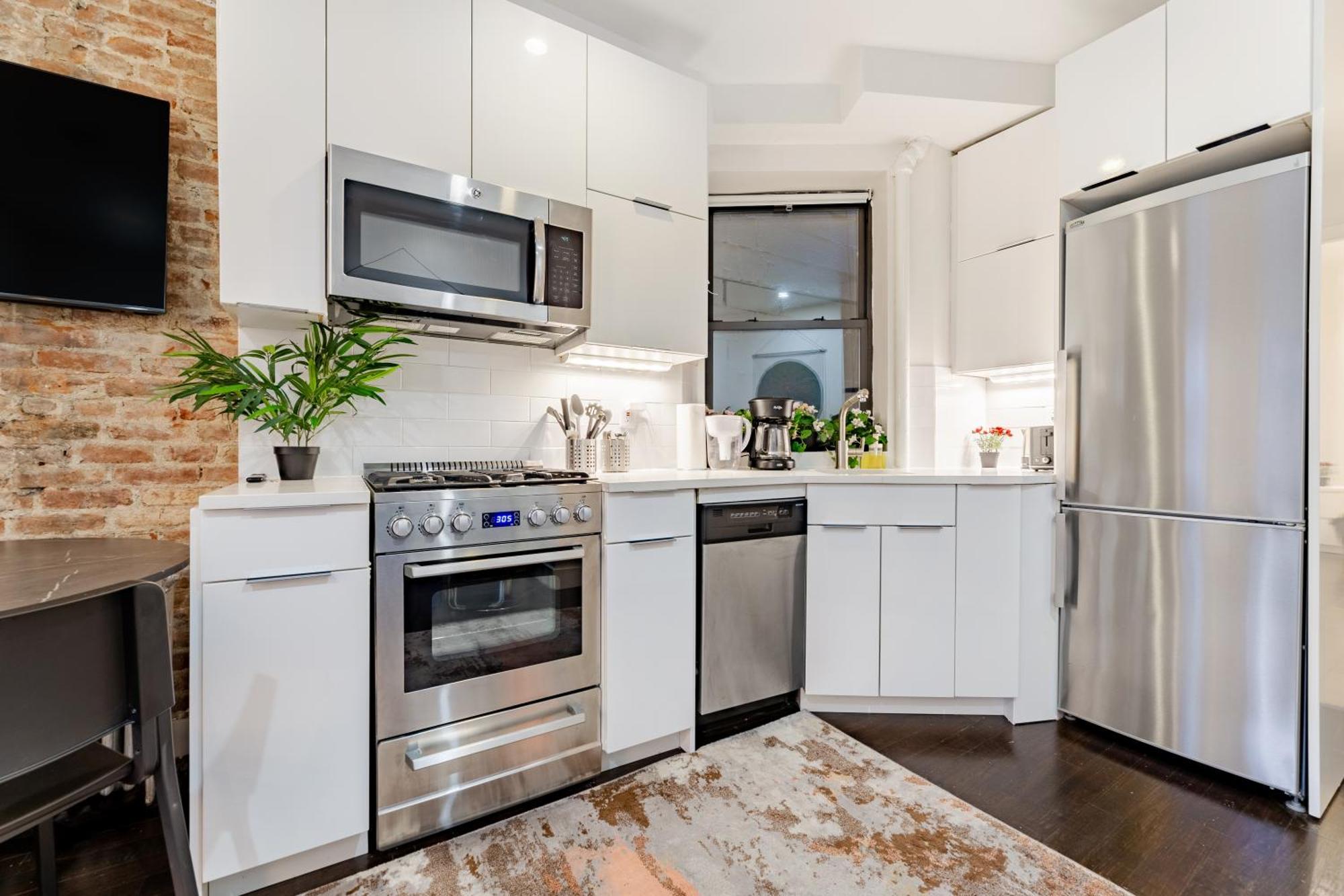 Explore Hudson Yards At Aesthetic Prime 2bd Apartmnet