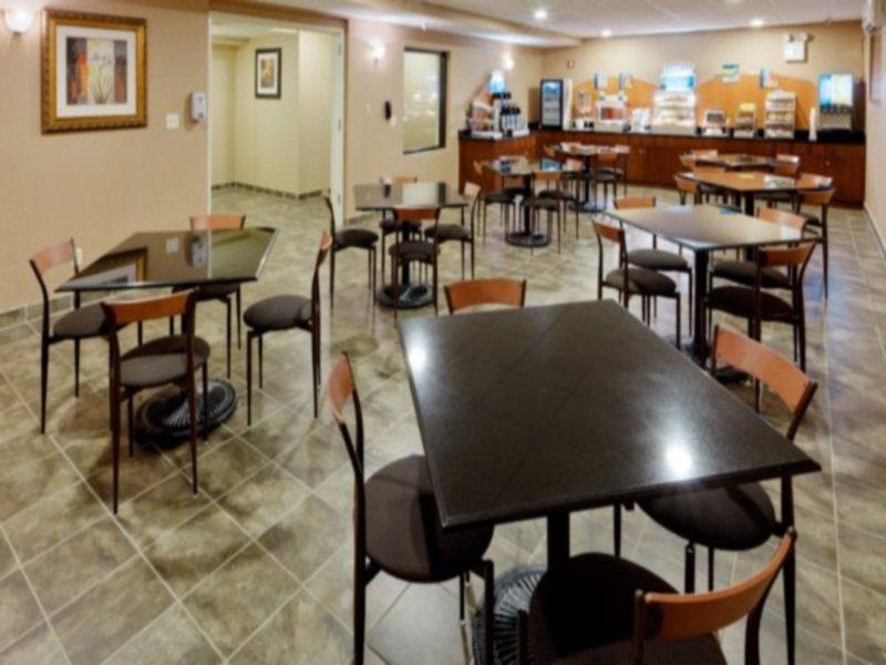 Hotel Express Staten Island West, An Ihg 3*