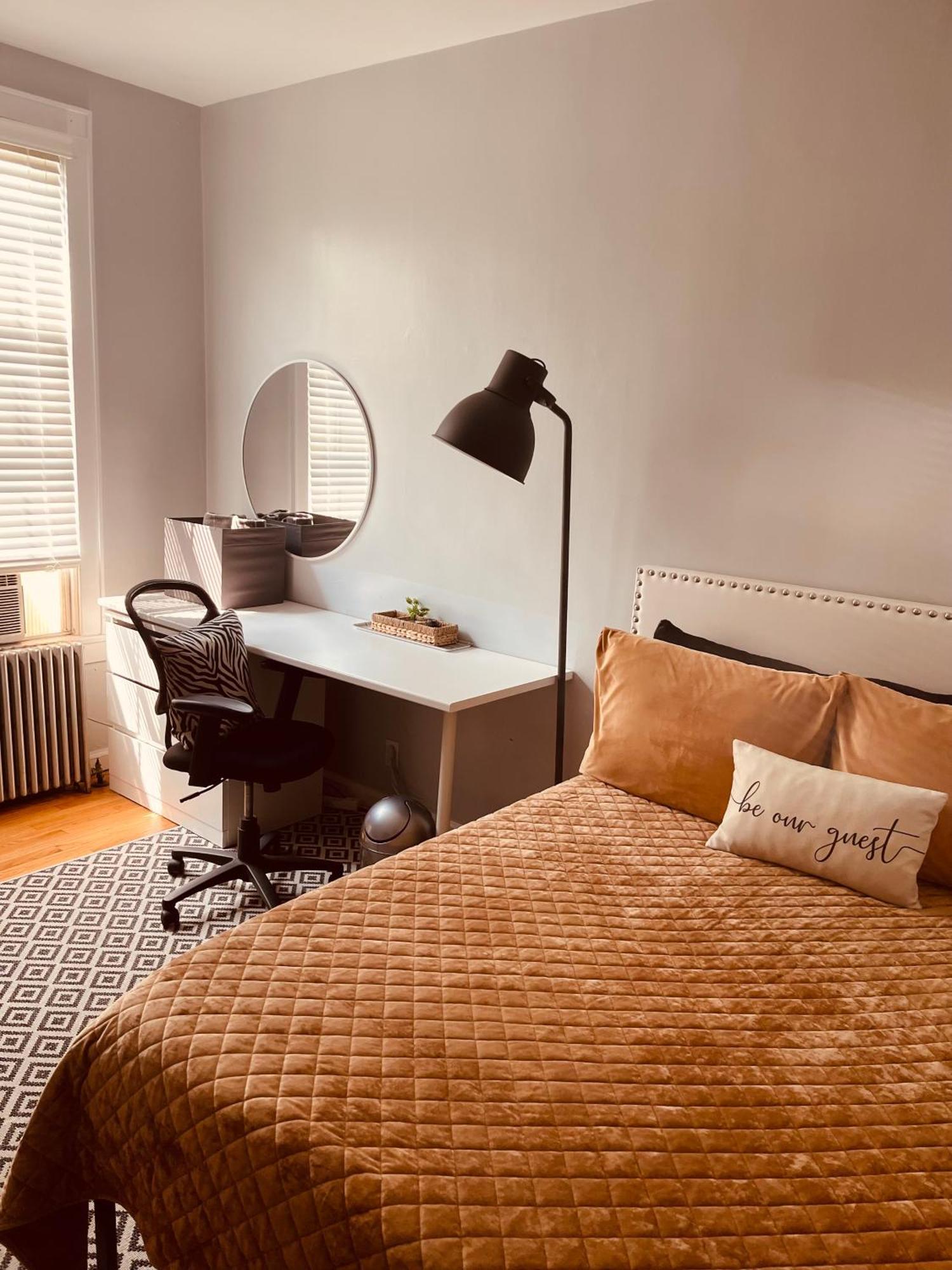 Private In Townhouse W Shared Baths Qn Bed 1-3ppl Apartment New York