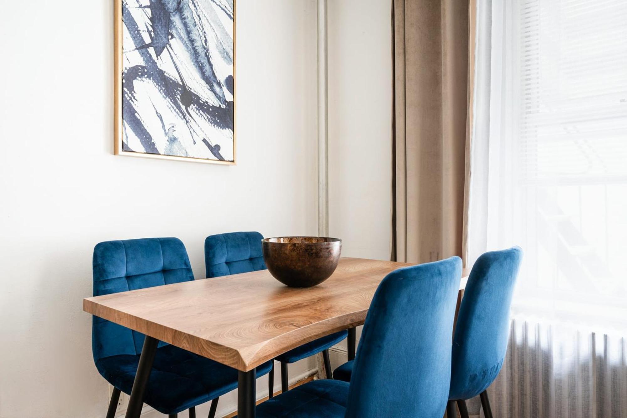 Apartment 61-2c Prime Ues 2br Newly Furnished Value