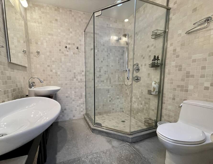 Private Townhome Near Un * New York