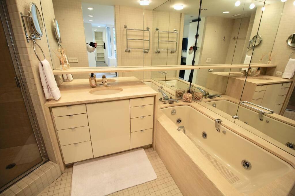 Private Townhome Near Un * New York