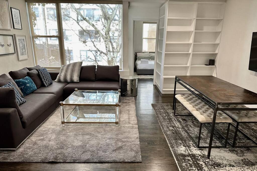 Private Townhome Near Un *