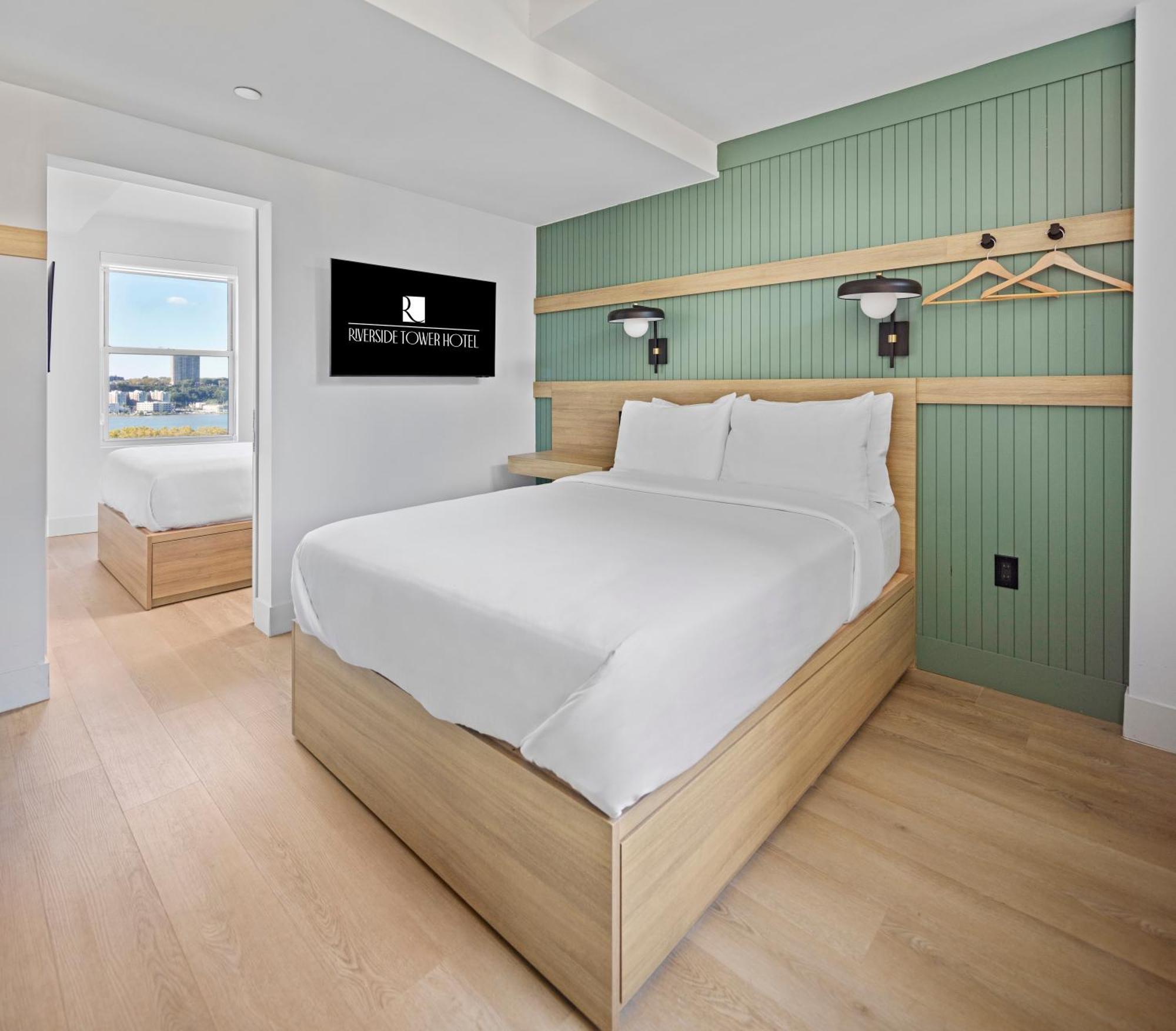 Riverside Tower Hotel 2*
