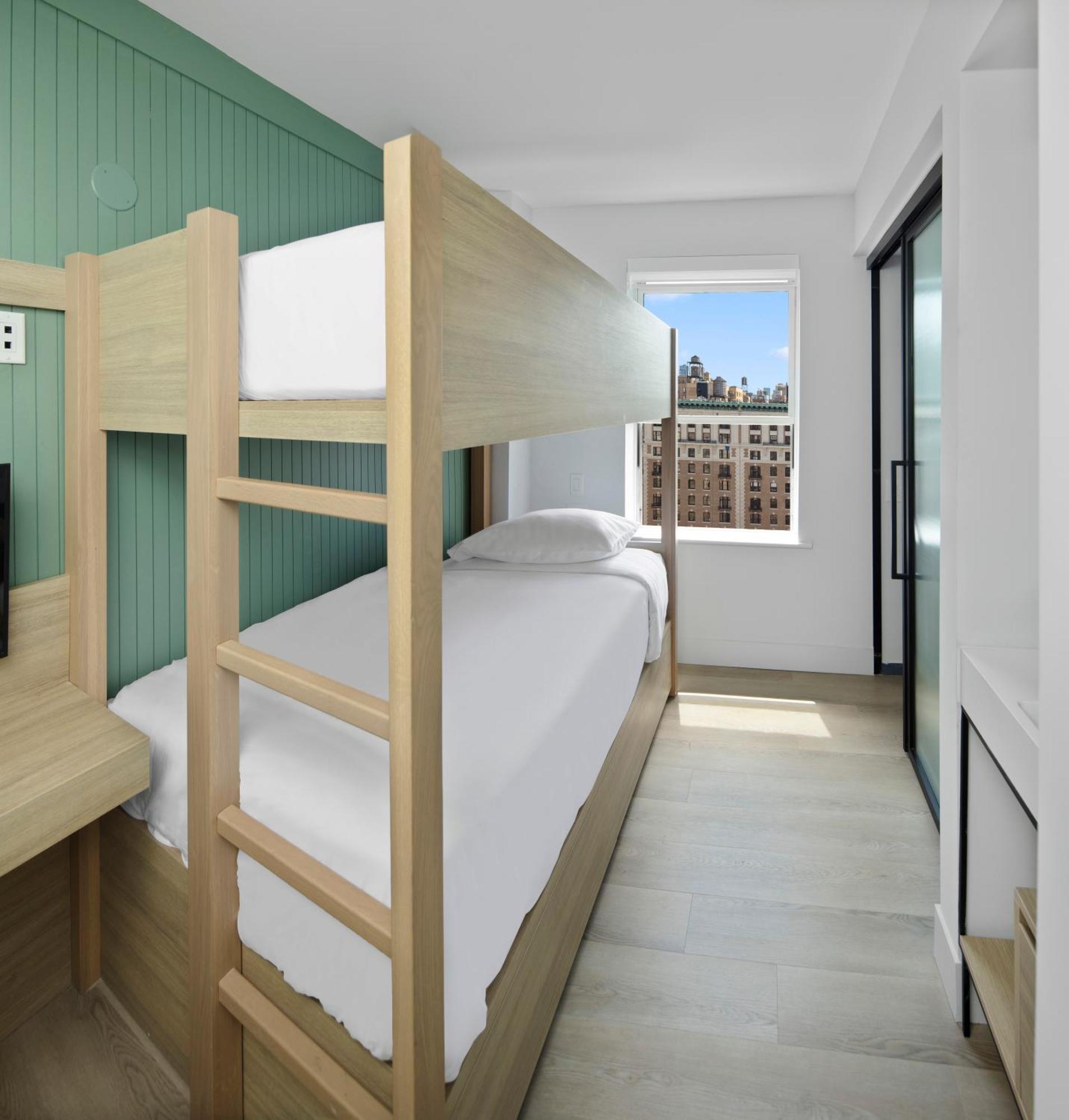 Riverside Tower Hotel 2*
