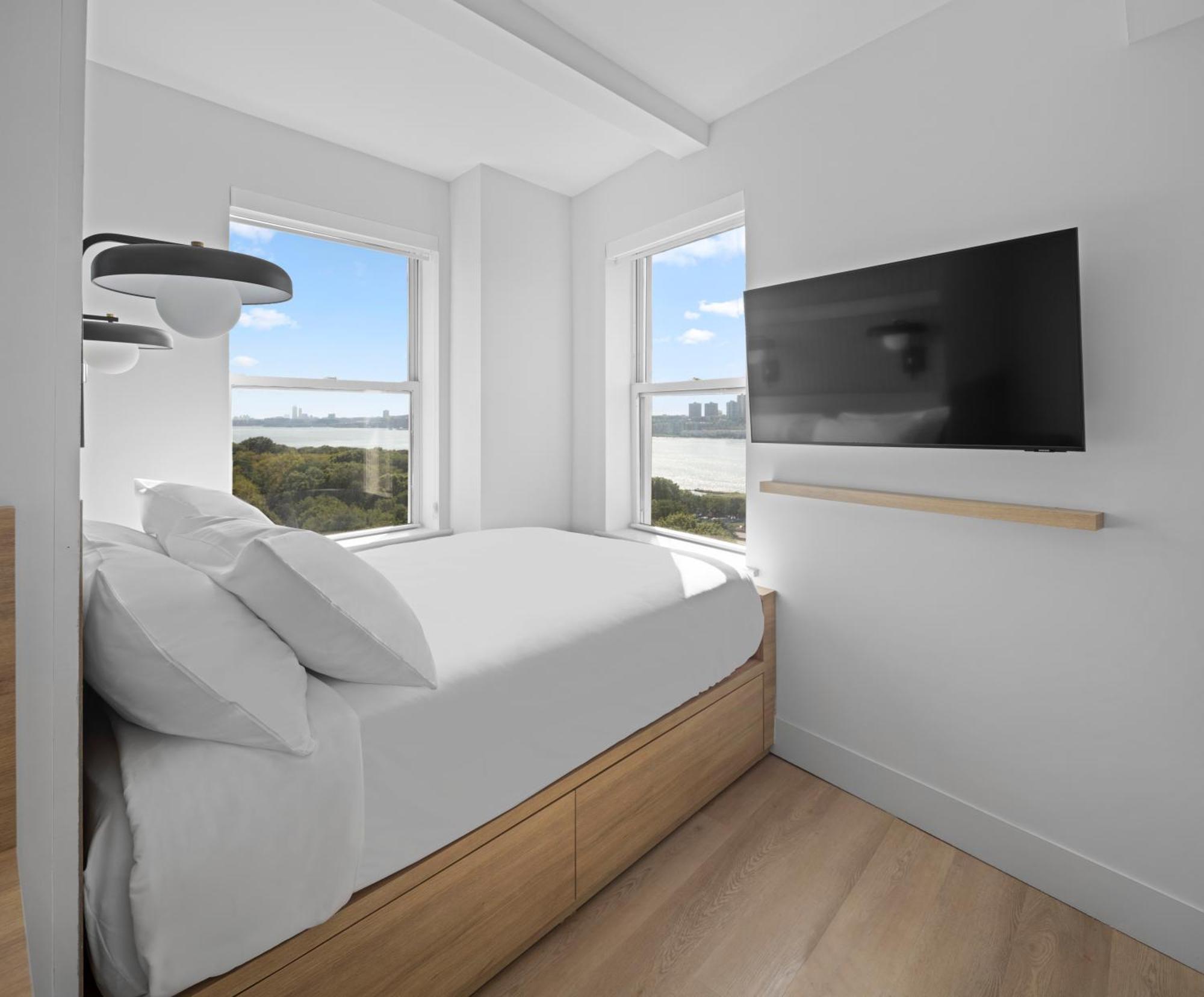 Riverside Tower Hotel 2*